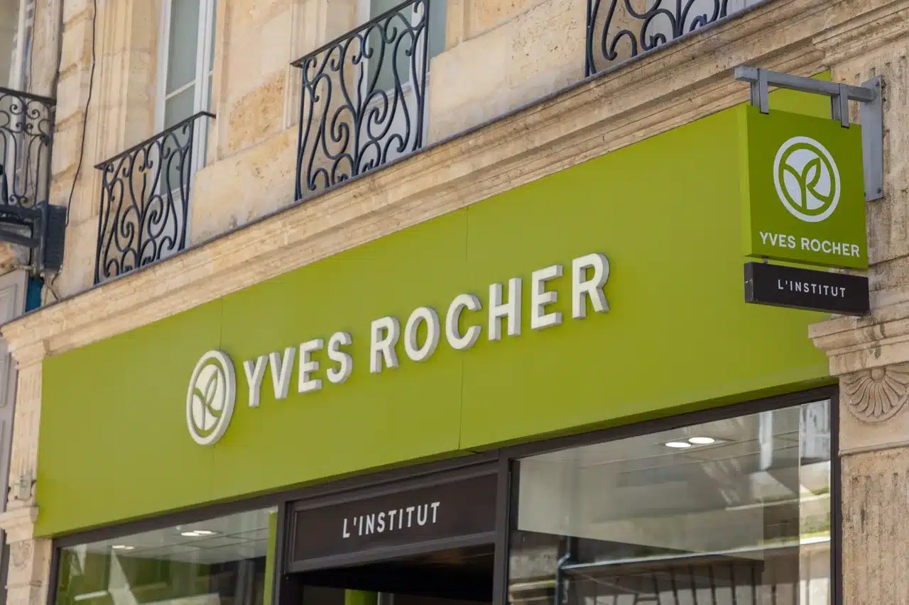 C est Fini Pour Yves Rocher L enseigne De Cosm tiques Fran aise Ferme C est Fini Pour Yves Rocher L enseigne De Cosm tiques Fran aise Ferme